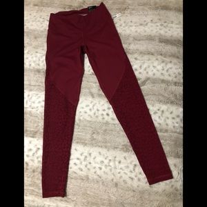 Victoria’s Secret knockout tight leggings maroon color size s/p